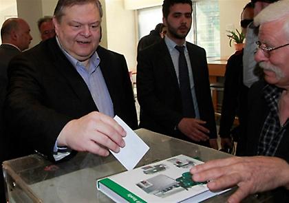 Βενιζέλος: «Το ΠΑΣΟΚ ξανασυναντιέται με την κοινωνία»