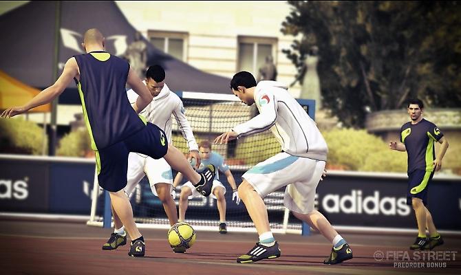 Ο Lionel Messi μοιράζει σακούλες στο FIFA Street