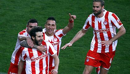 Οι πανηγυρισμοί των «ερυθρόλευκων» στα αποδυτήρια