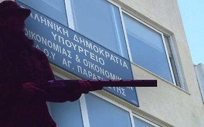 Στην Ευελπίδων ο εισβολέας!