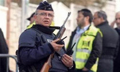 Περικυκλωμένος από κομάντος ο δολοφόνος των παιδιών