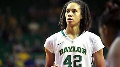 Και οι γυναίκες μπορούν να καρφώσουν!