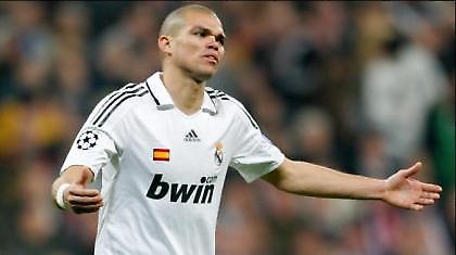 Πέπε: «Μας λήστεψες, π…νας γιε»