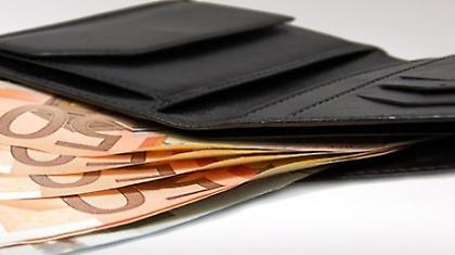 Όργιο σπατάλης και διαφθοράς στο Δημόσιο