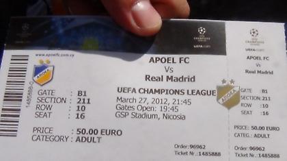 Πανικός για ένα εισιτήριο