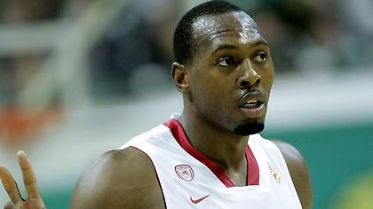 «Μανούρα» Ντόρσεϊ με οπαδό της Σιένα (video)