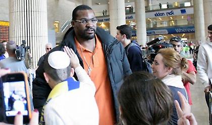 Αποθεωτική υποδοχή στη Μακάμπι