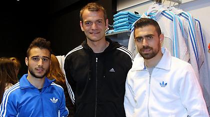 Εγκαίνια από τρεις «ερυθρόλευκους»