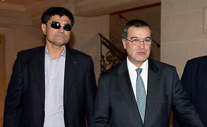 Ολοταχώς για πτώχευση