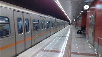 Άνοιξαν οι δρόμοι και οι σταθμοί του μετρό