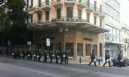 Ένταση και μικροσυμπλοκές στο Σύνταγμα