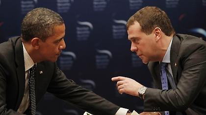 Ανοιχτά μικρόφωνα κατέγραψαν μυστική συνομιλία Ομπάμα-Μεντβέντεφ