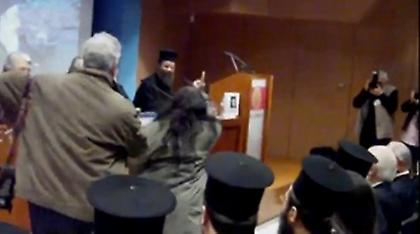 Επίθεση σε Μπαμπινιώτη!