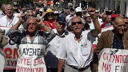 «Τσεκούρι» πάλι στις συντάξεις!