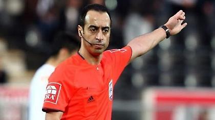 Την έχει βάλει στο μάτι και... σφυρίζει πέναλτι (video)