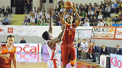 Δεν φεύγει ο Τάκερ