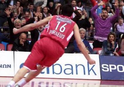 Χαμηλά η μπάλα Θρύλε…