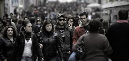 Επιδόματα για λίγους αντί φοροαπαλλαγών για όλους