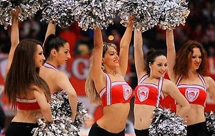 Οι τσιρλίντερ του Ολυμπιακού έπαιξαν άλλη μπάλα (Pics)