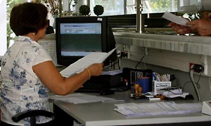 H τρόικα «ψηφίζει» περικοπές λειτουργικών δαπανών