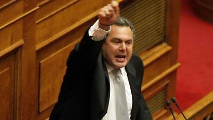 Δημοσκοπική εκτόξευση για τον Καμμένο και τη «Χρυσή Αυγή»