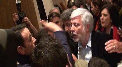 Την «έπεσαν» στον Τατούλη!