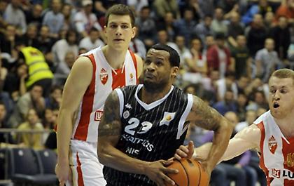 «Πέταξε» ο Τζέιμς (video)