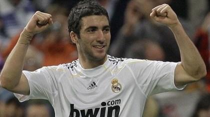 Ο Ιγκουαϊν νίκησε τον… Αγουέρο