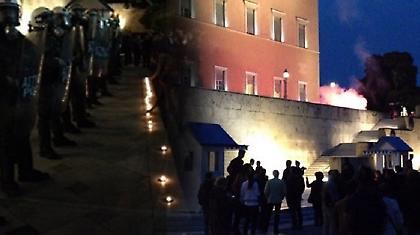 Ένταση στο Σύνταγμα!