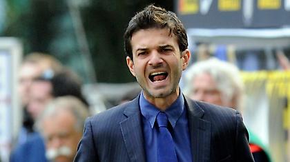 «Κοιτάζει» το παρόν ο Στραματσιόνι