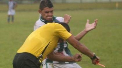 Σοκαριστικός ξυλοδαρμός διαιτητή! (vid)