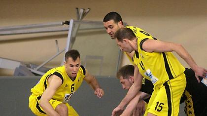 Σαμπάνιες στην Ελευσίνα