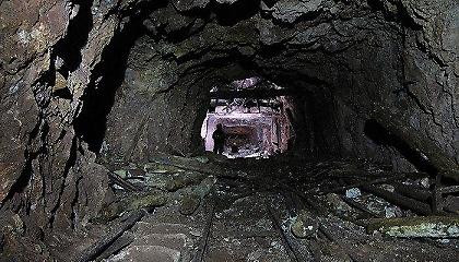 Αγωνία για τους εγκλωβισμένους μεταλλωρύχους