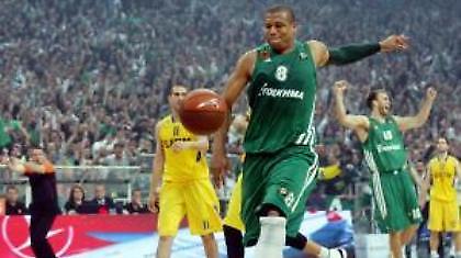 Οι κλωτσιές του… φωτογράφου Μπατίστ