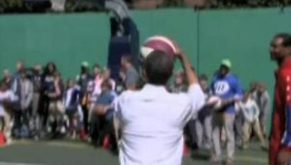 Τα έσπασε ο Ομπάμα (Video)