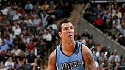 Εκανε θρύψαλα την μπασκέτα! (vid)