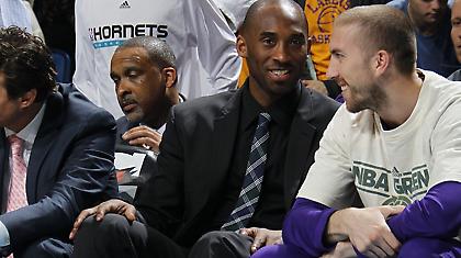 Έβγαλε την προστατευτική μπότα ο Κόμπι