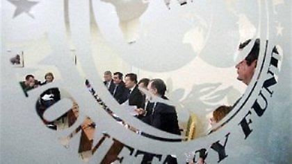 Πιέζει για τις ασφαλιστικές εισφορές το ΔΝΤ