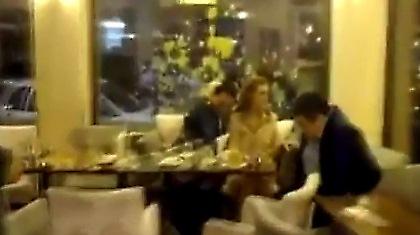 Επίθεση με... γιαούρτια στον Άδωνι (video)