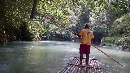 Ο Μπολτ κάνει βαρκάδα (pic)