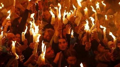 Έφθασε το Άγιο Φως στην Ελλάδα