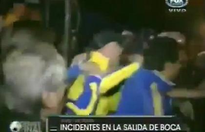 Ξύλο παικτών της Μπόκα με οπαδούς (video)