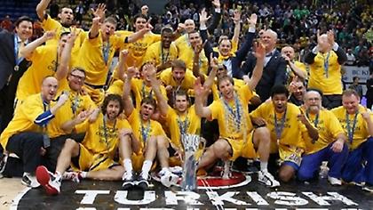 Έφυγε από τον Ολυμπιακό και σήκωσε (ξανά) το ευρωπαϊκό! (videos)