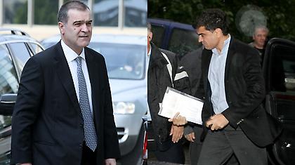 Στο χείλος του γκρεμού!