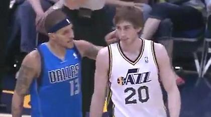 Δάχτυλο στο αυτί και... 25.000 δολάρια