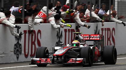 Δεν πάνε Μουτζέλο οι Μπάτον, Χάμιλτον