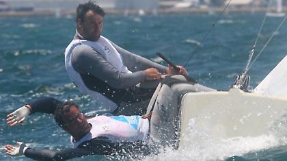 Ανεβαίνουν Παπαθανασίου, Τσότρας