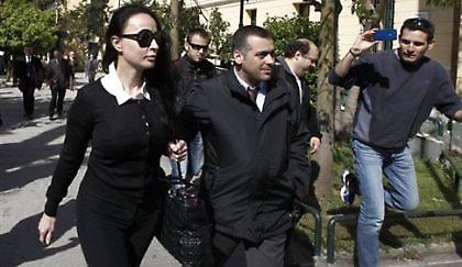 Έκρυψε τα κοσμήματα, μα την “πρόδωσε” η τσάντα