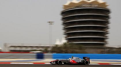 «Χορεύει» στην έρημο ο Χάμιλτον!