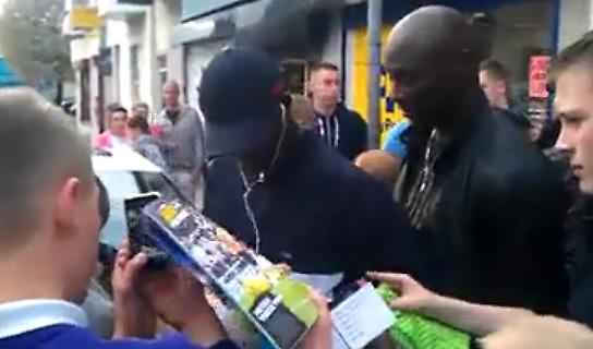 Ούτε να κουρευτεί δεν μπορεί (video)